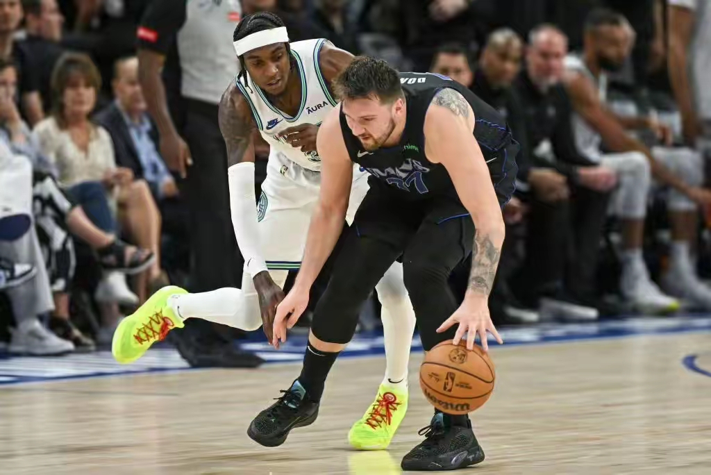 包含太狠了！亚冠今夜热度飙升东契奇在RNG比赛中高光表现，明尼苏达森林狼清晨主帅复盘的词条