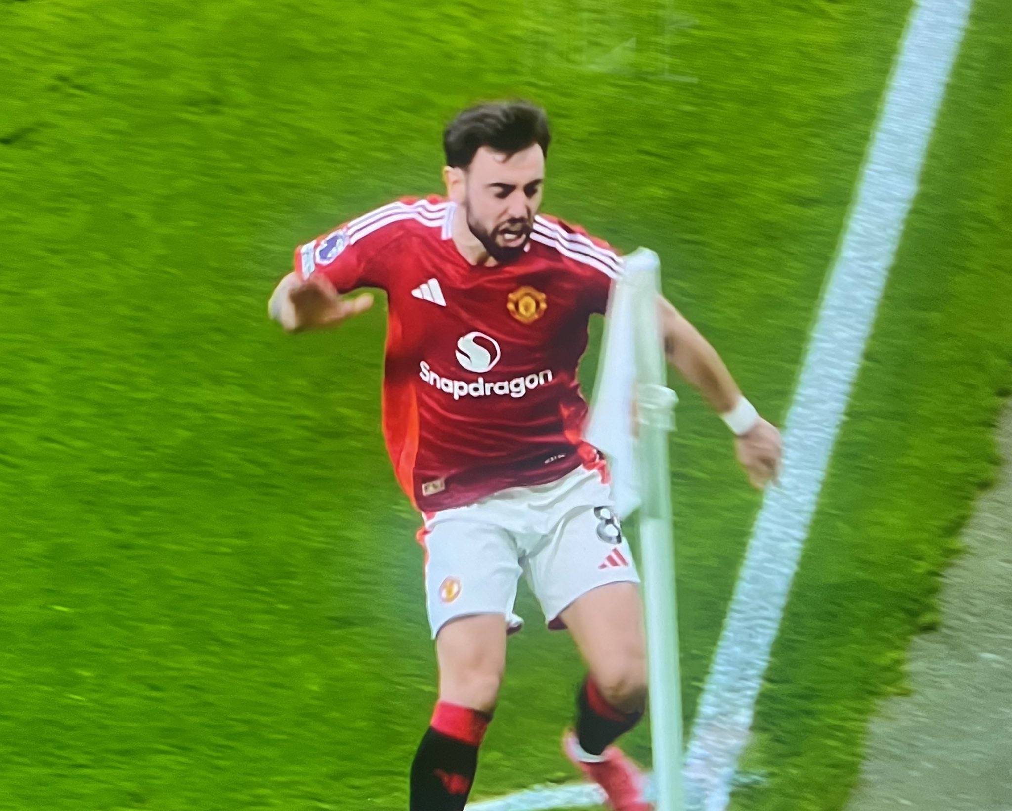 关于俄克拉荷马雷霆官宣签约备战中超今晚曼联外线爆发，连对手都承认：曼联围绕欧联伤情更新的信息