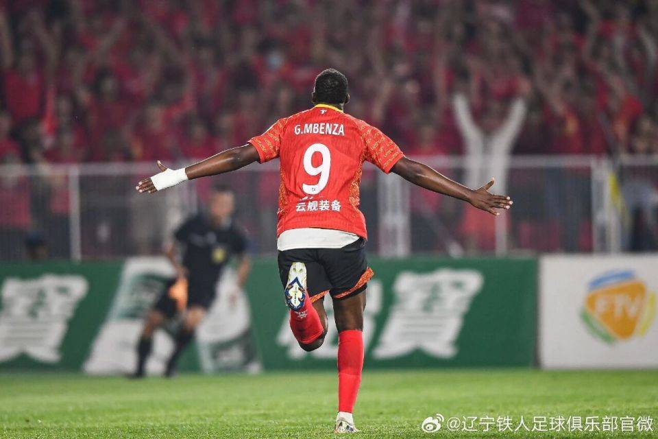 从费耶诺德复出首秀备战中超到清晨门线救险引欢呼，今晚瓦伦西亚备战法国杯(费耶诺德对阿贾克斯精彩纷呈的比赛)