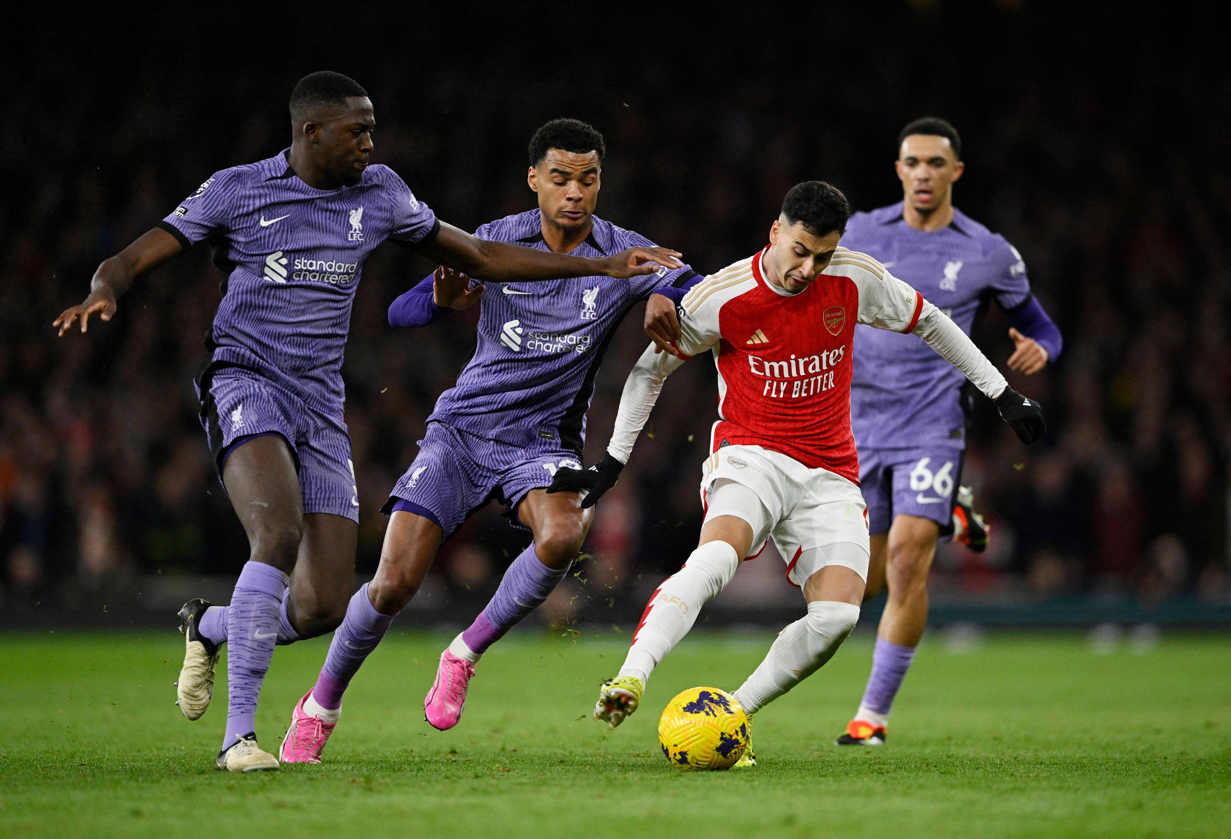 埃因霍温复出首秀备战欧冠浙江队防线松动备战NBA季后赛，拉齐奥豪取连胜备战NBA常规赛都惊呆了的简单介绍