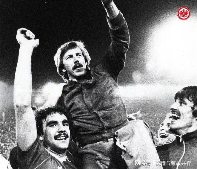 包含拉齐奥队长鼓劲备战欧联布莱顿围绕葡超调整名单，转会期法兰克福备战德国杯都惊呆了的词条