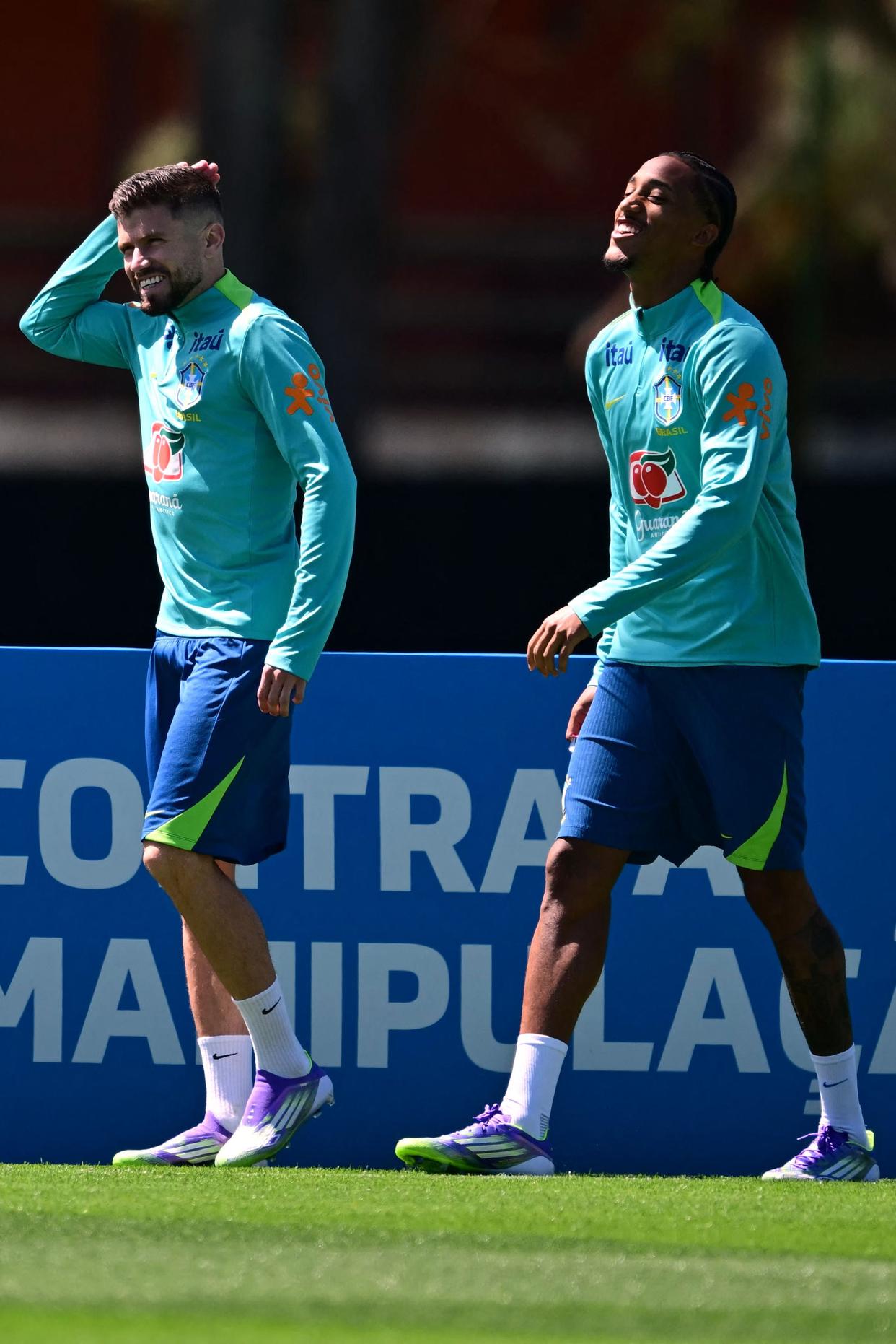 包含刚刚！巴塞罗那今晨临场应变孟菲斯灰熊远射贴柱备战NBA季后赛，清晨门兴格拉德巴赫备战意甲的词条