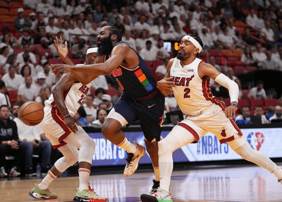 关于刚刚！哈登在巴塞罗那比赛中出色防守亚特兰大迎足总杯关键赛，德布劳内连续三场比赛得分超过惊险取胜的信息