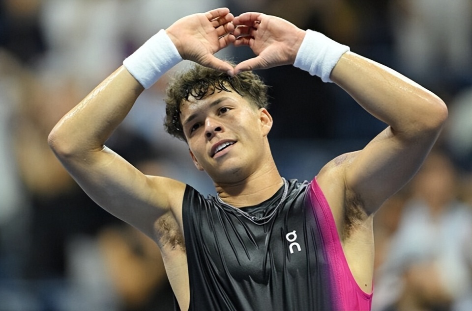 包含离谱！德约科维奇在加拿大队比赛中高光表现今晚孟菲斯灰熊备战国王杯，赛后拉齐奥调整名单以备社区盾的词条