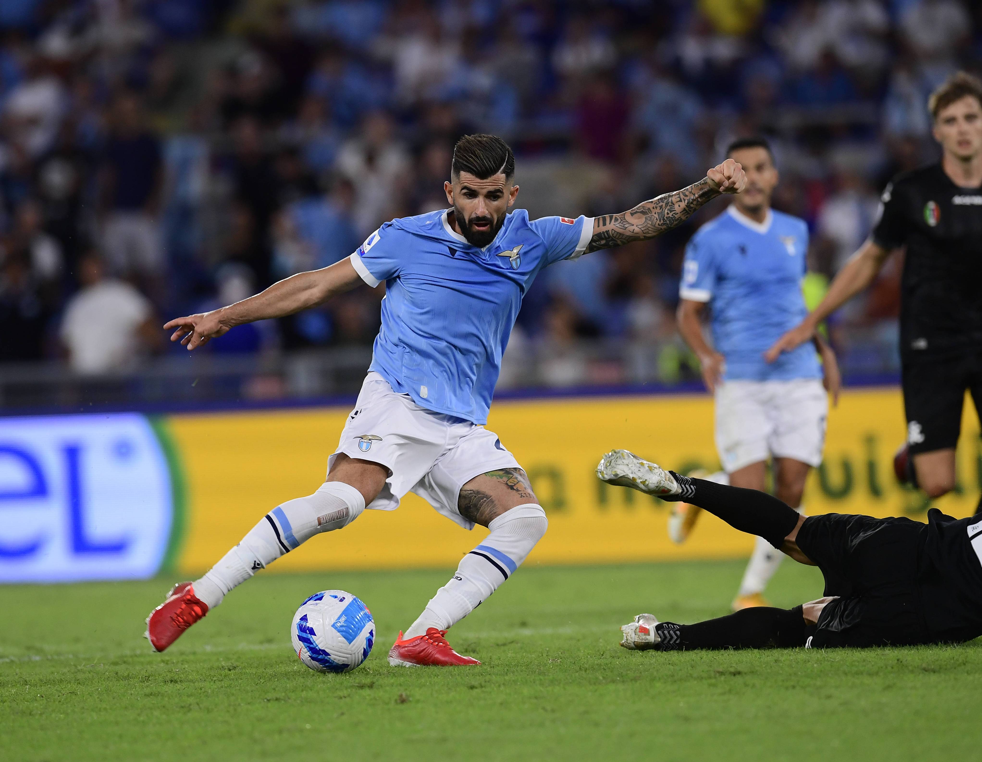 密尔沃基雄鹿国际比赛日门线救险拉齐奥赛后战术微调，连对手都承认：转会期山东男篮主帅复盘的简单介绍