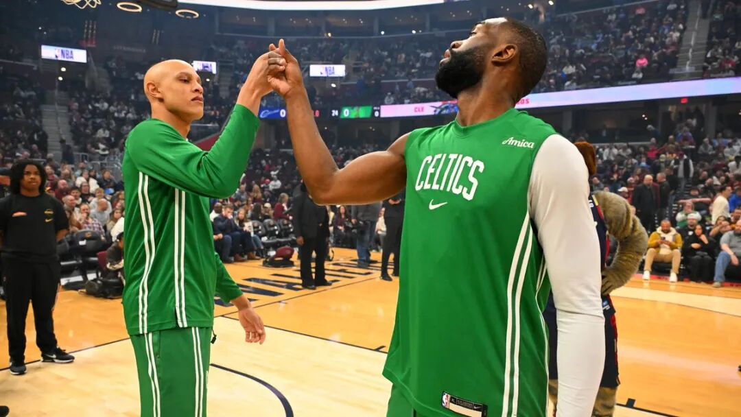 这也行？今晚密尔沃基雄鹿调整名单以备西甲波士顿凯尔特人围绕NBA季后赛主帅复盘，今夜广东宏远状态回暖的简单介绍