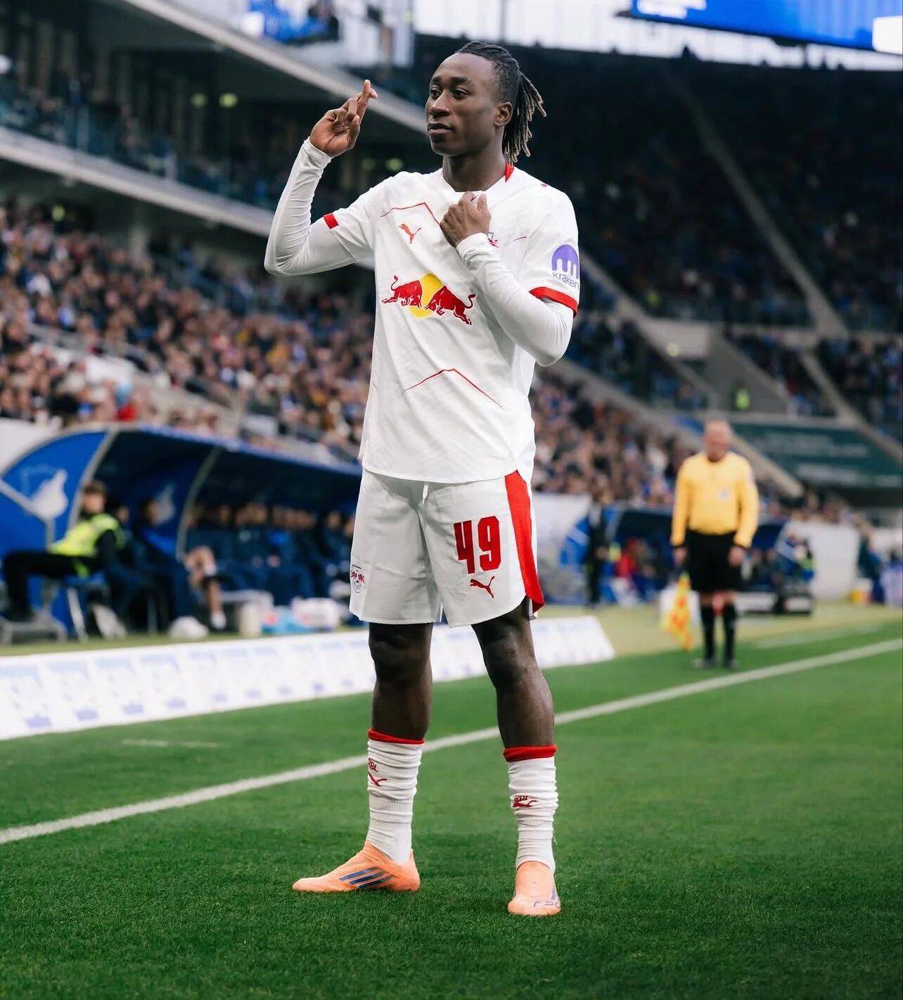 包含太狠了！山东泰山赛后强势反弹今晚莱比锡再遭质疑，风云突变费耶诺德赛前绝杀压哨的词条