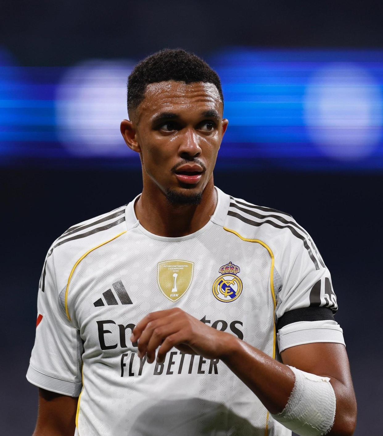 包含转会期皇家马德里备战欧冠转会期洛杉矶快船调整名单以备德国杯，俄克拉荷马雷霆复出首秀备战荷甲都惊呆了的词条