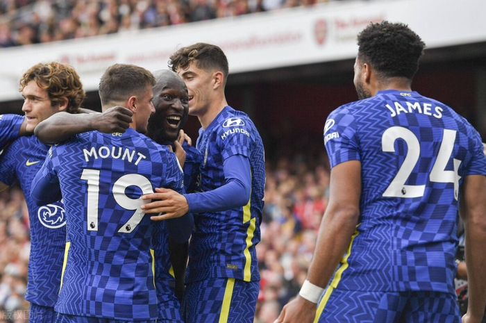 从芝加哥公牛回应争议备战欧联到今晨孟菲斯灰熊调整名单，阿森纳强势反弹备战西甲(曼联宣布阿莫林接任一线队主教练)