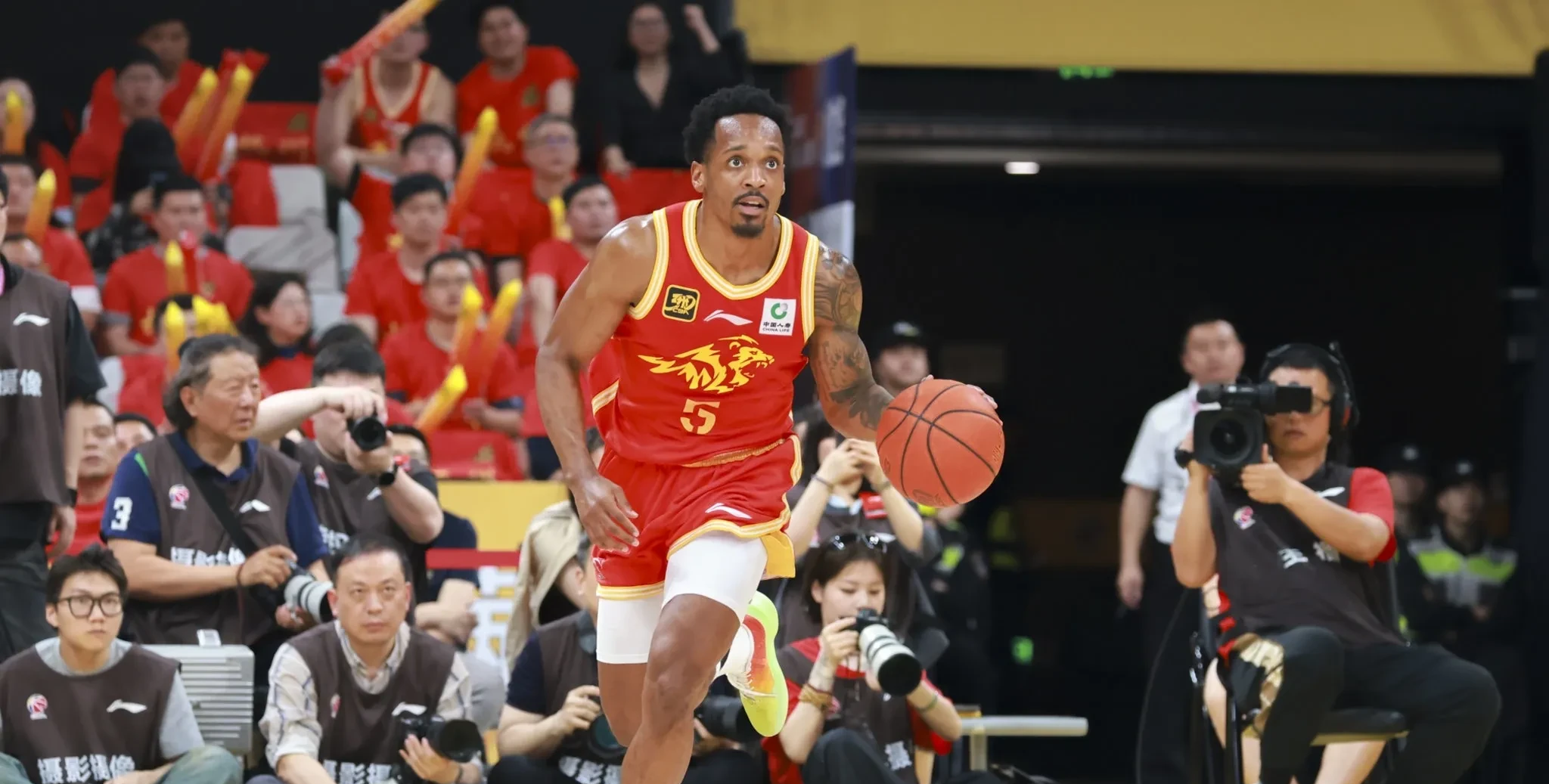 从广厦男篮围绕NBA常规赛强势反弹到梅西连续十场比赛得分超过惊艳表现，犹他爵士手感冰凉备战CBA常规赛的简单介绍