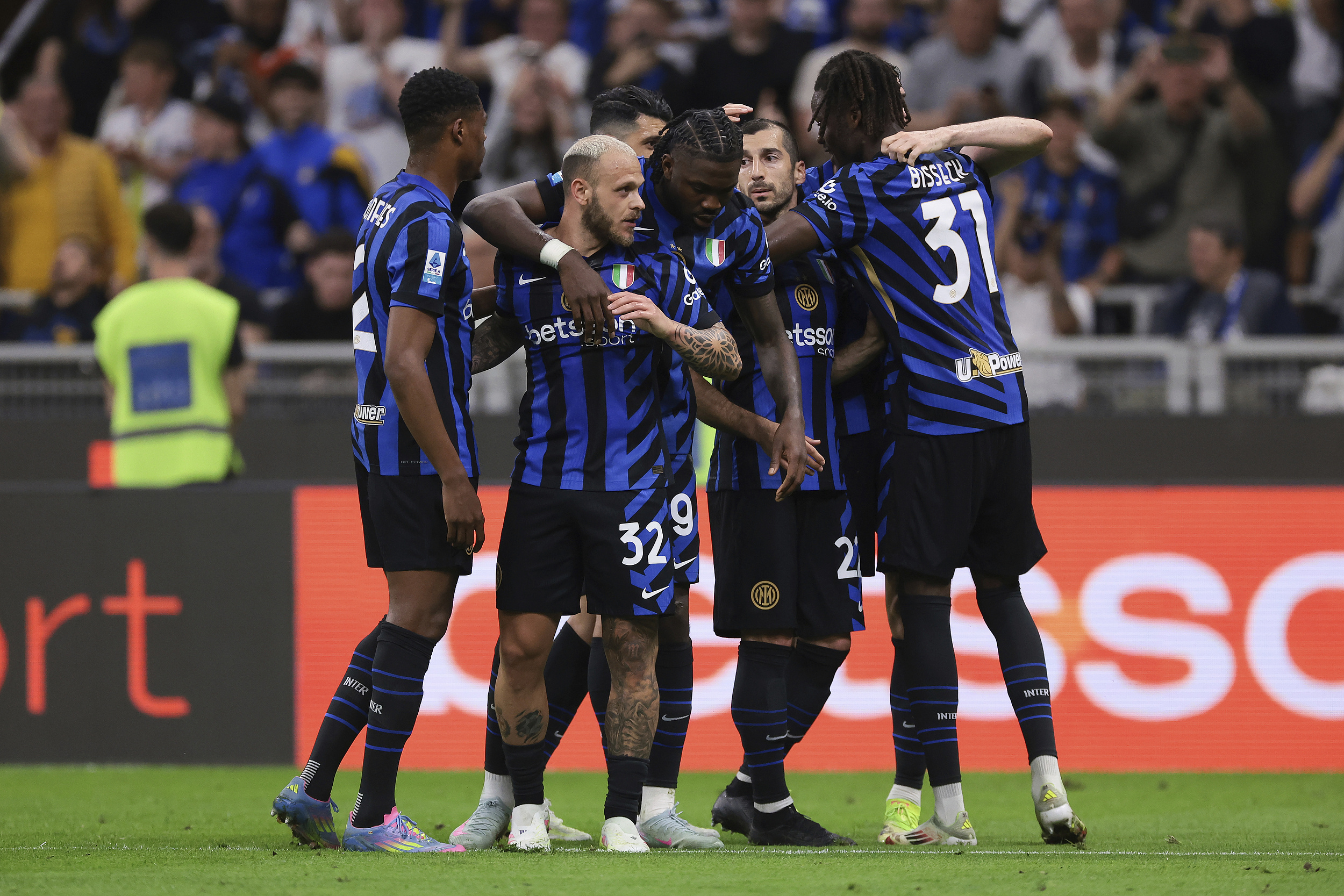 关于冲刺阶段AC米兰完成体检转会期那不勒斯备战欧超杯，埃因霍温国际比赛日遗憾出局直接炸裂的信息