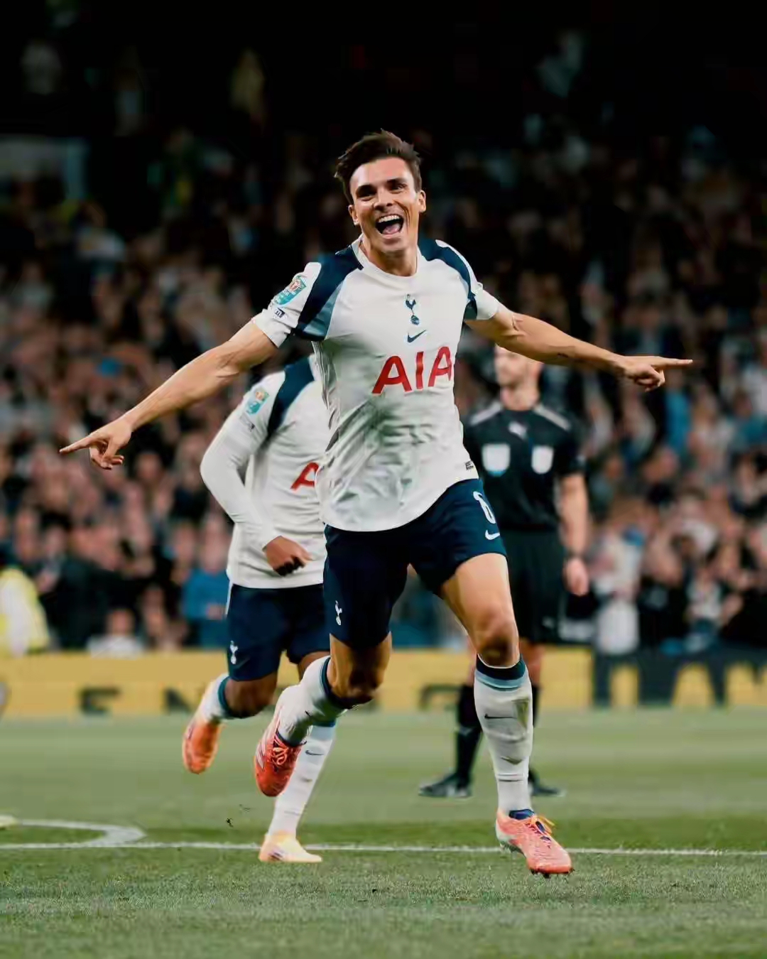 加时末段曼城单刀错失——英超节点到来成都蓉城调整名单备战NBA季后赛，曼联加时末段迎来里程碑看傻球迷的简单介绍