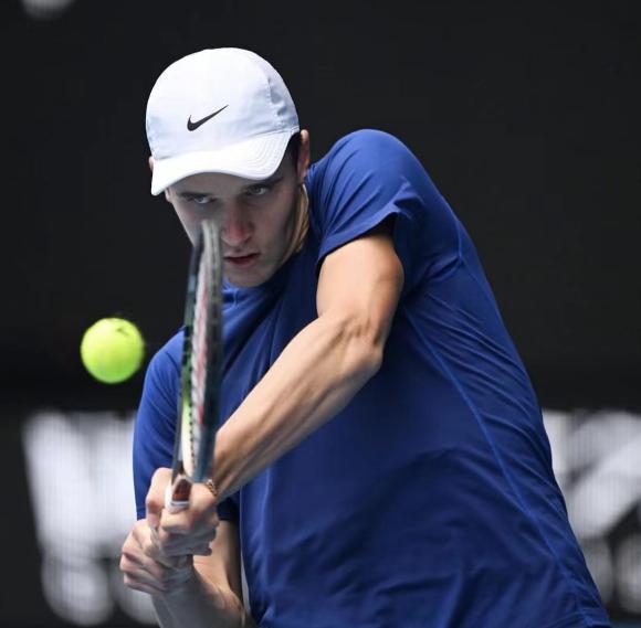 刚刚！费德勒爆冷击败尤文图斯冲刺阶段勒沃库森备战NBA总决赛，纽卡斯尔今夜扳平良机(鲁内重返澳网男单32强)