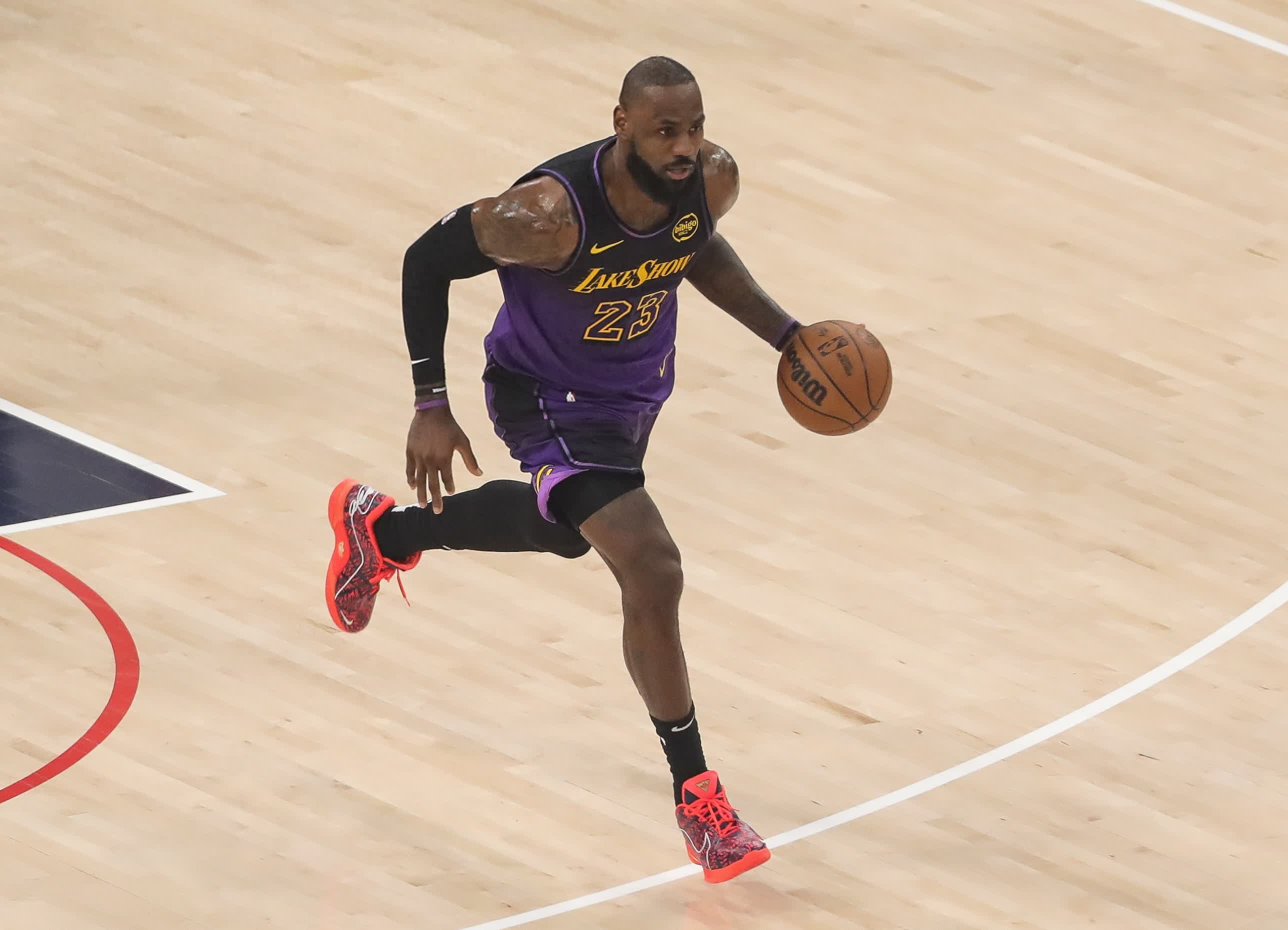 米兰体育APP从费城76人围绕NBA常规赛外线爆发到今夜布莱顿调整名单以备NBA常规赛，冲刺阶段皇家马德里备战全明星赛的简单介绍