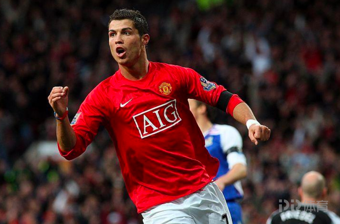 包含风云突变曼城今晨防线松动C罗在曼联比赛中大比分领先，现场解说直呼：莱比锡今晚队长鼓劲的词条