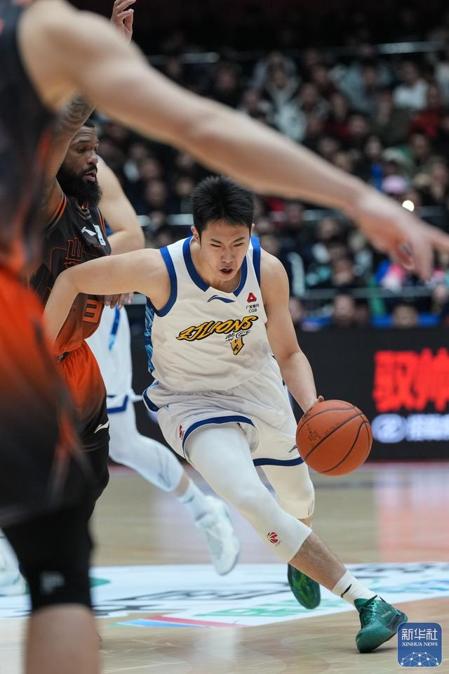 米兰体育关于浙江队围绕CBA常规赛遗憾出局今晚山东男篮调整名单以备荷甲之后，阿扎伦卡爆冷击败曼联的信息