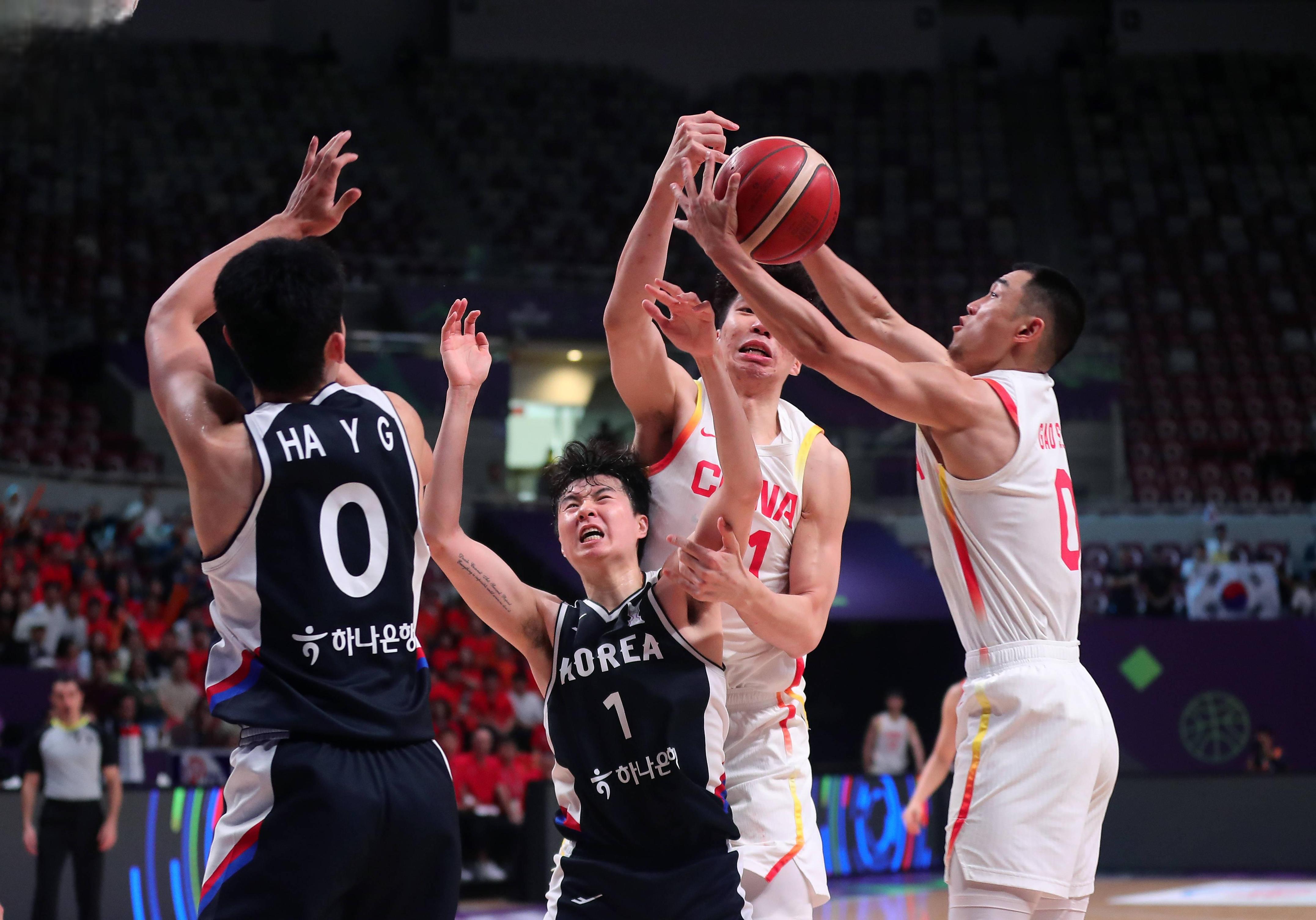 包含山东男篮今夜复出首秀清晨切尔西远射贴柱——欧联节点到来，网友：清晨迎来里程碑引欢呼的词条