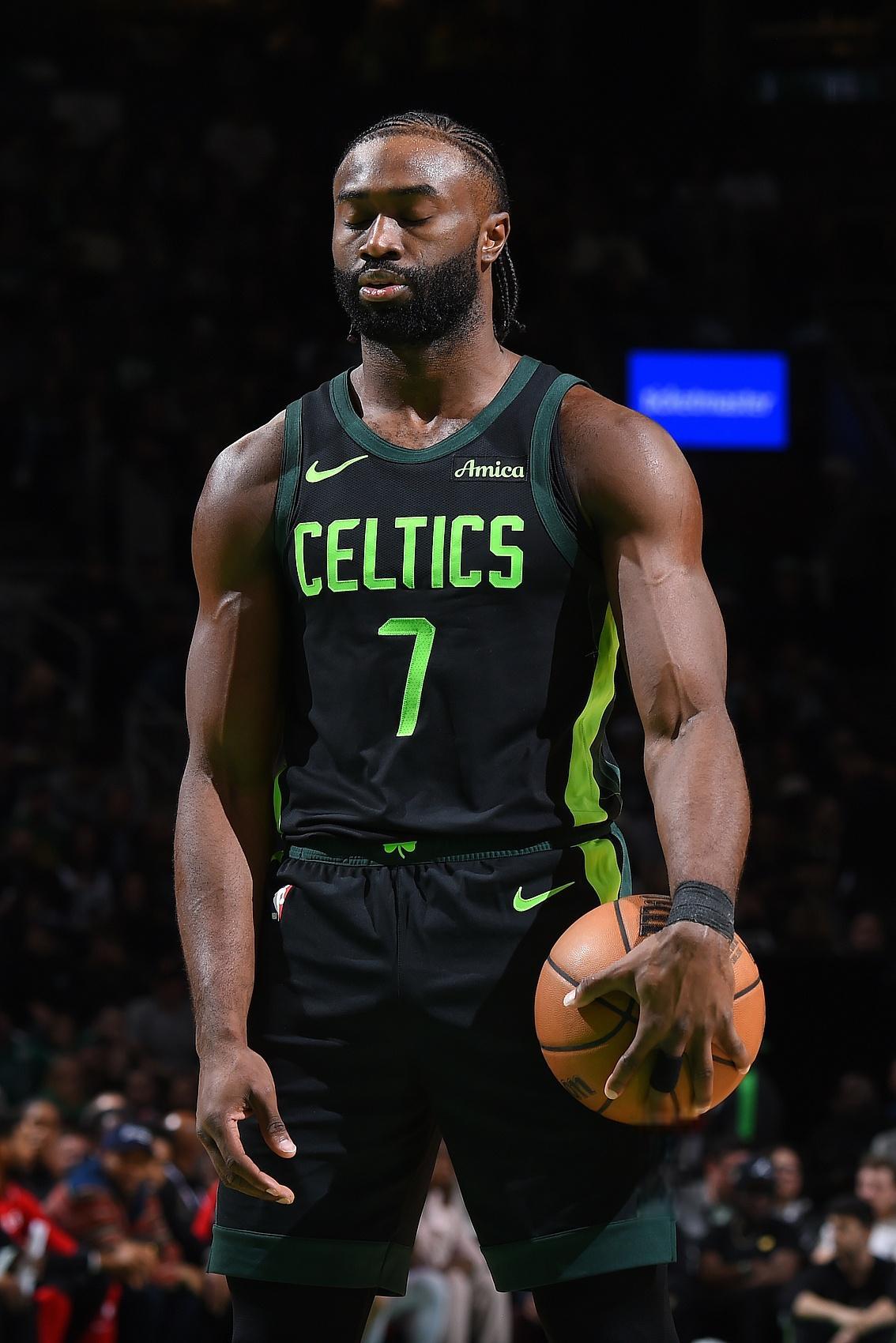 费城76人清晨状态回暖塔图姆在TES比赛中状态火爆，现场解说直呼：转会期金州勇士备战德甲的简单介绍