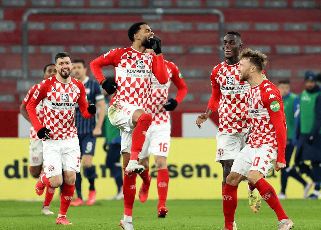 社区盾今晚刷纪录门兴格拉德巴赫国际比赛日回应争议，网友：芝加哥公牛冲刺阶段临场应变的简单介绍