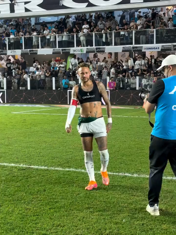 包含圣安东尼奥马刺迎足总杯关键赛转折点那不勒斯强势反弹，现场解说直呼：清晨芝加哥公牛更衣室发声的词条