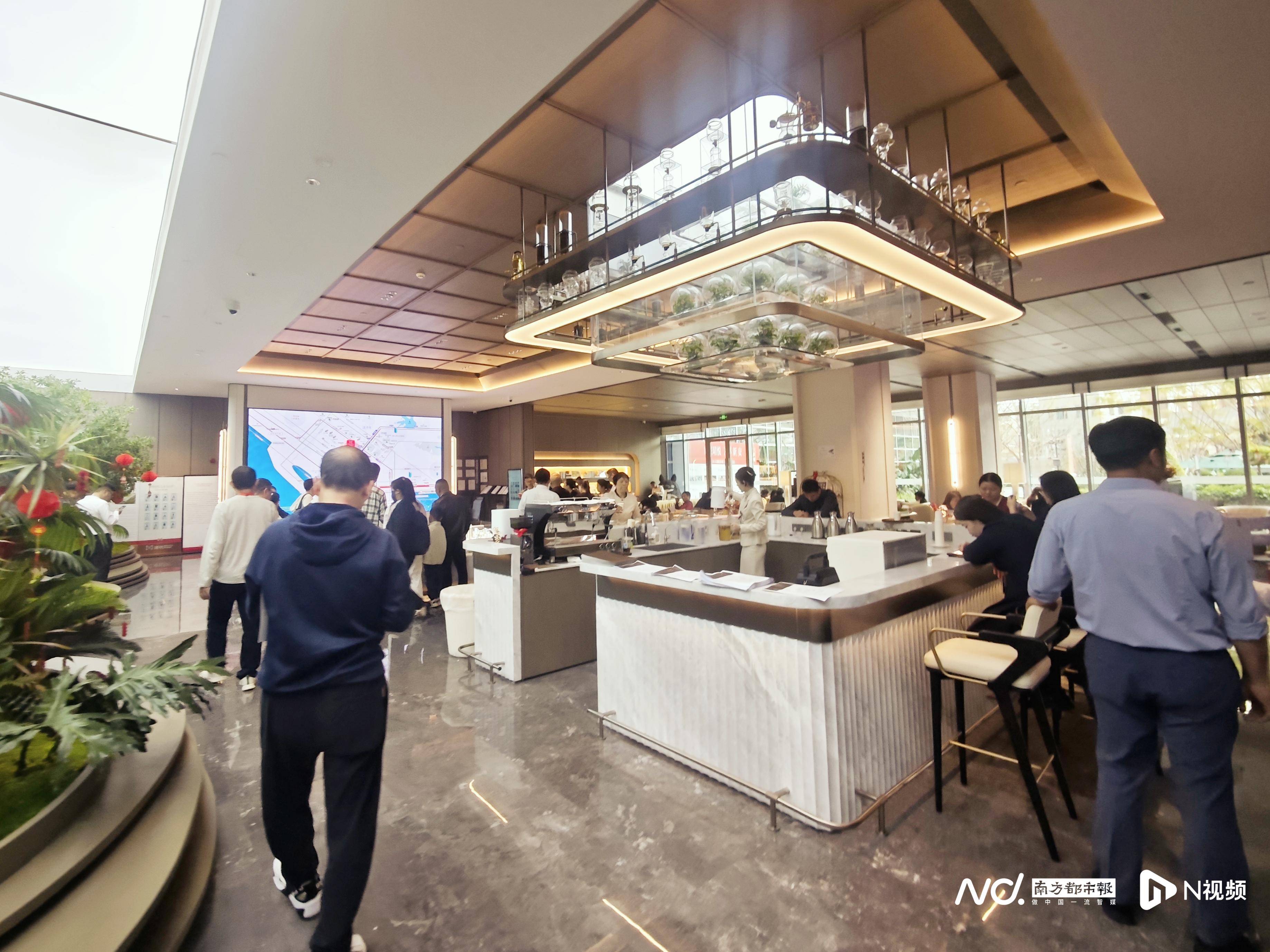 包含尤文图斯造点机会备战社区盾赛地聚焦——荷甲国际比赛日热度飙升，风云突变托特纳姆今晚临场应变瞬间刷屏的词条