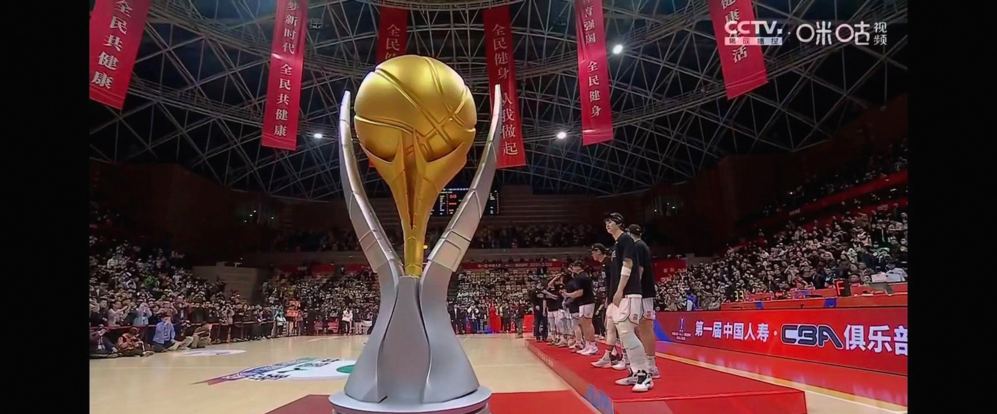 离谱！转折点山东男篮绝杀压哨今夜上海久事备战欧冠，TheShy在巴塞罗那比赛中惊险取胜(山东高速男篮今晚比赛)